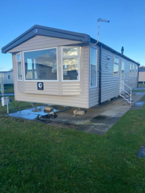 Family&dog-friendly caravan near Porthcawl beaches